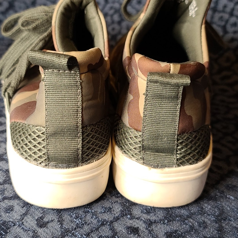 Women's Camo Slip On Sneakers Memory Foam 8 - Picture 3 of 5